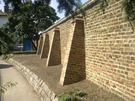 buttress_wall